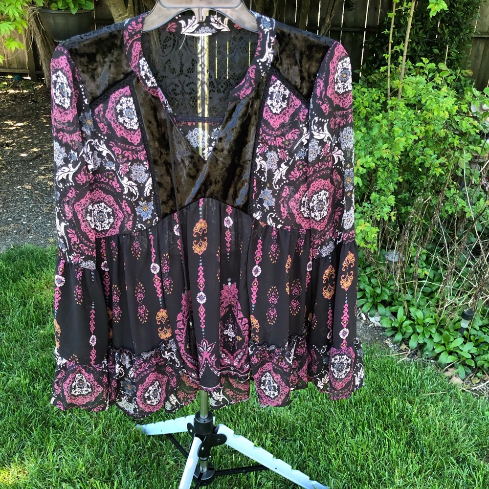 Adorable💕 sheer top💕